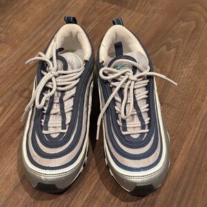 Nike Athletic Shoes in Navy and Gray